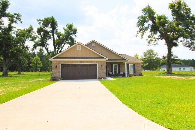 Building Photo - 215 Silverthorn Dr