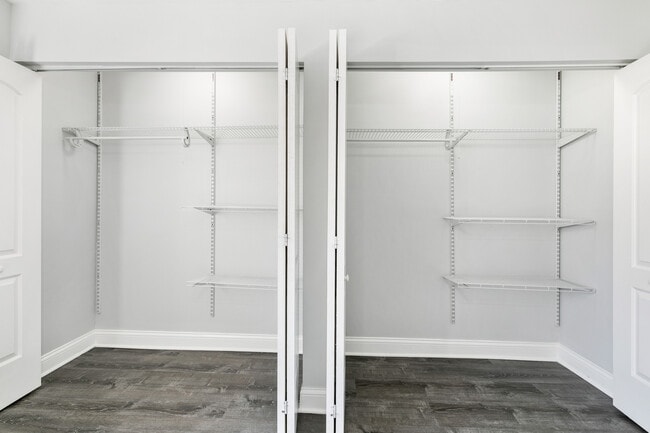 Building Photo - 5534 N Kenmore Ave