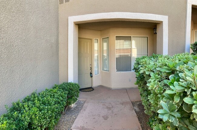 Building Photo - MOVE IN BONUS !! STUNNING BEAUTIFUL 3BD/2.5BA W/ DEN AREA CONDO/TOWNHOME LOCATED IN SUMMERLIN