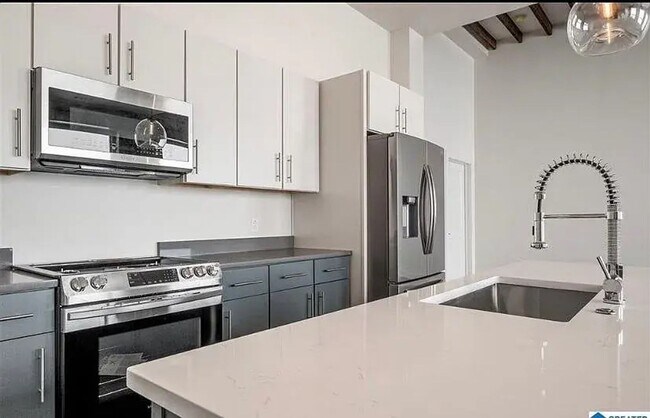 Building Photo - Move in Promo- First Month's Rent Waived! Welcome to Magic City Living!