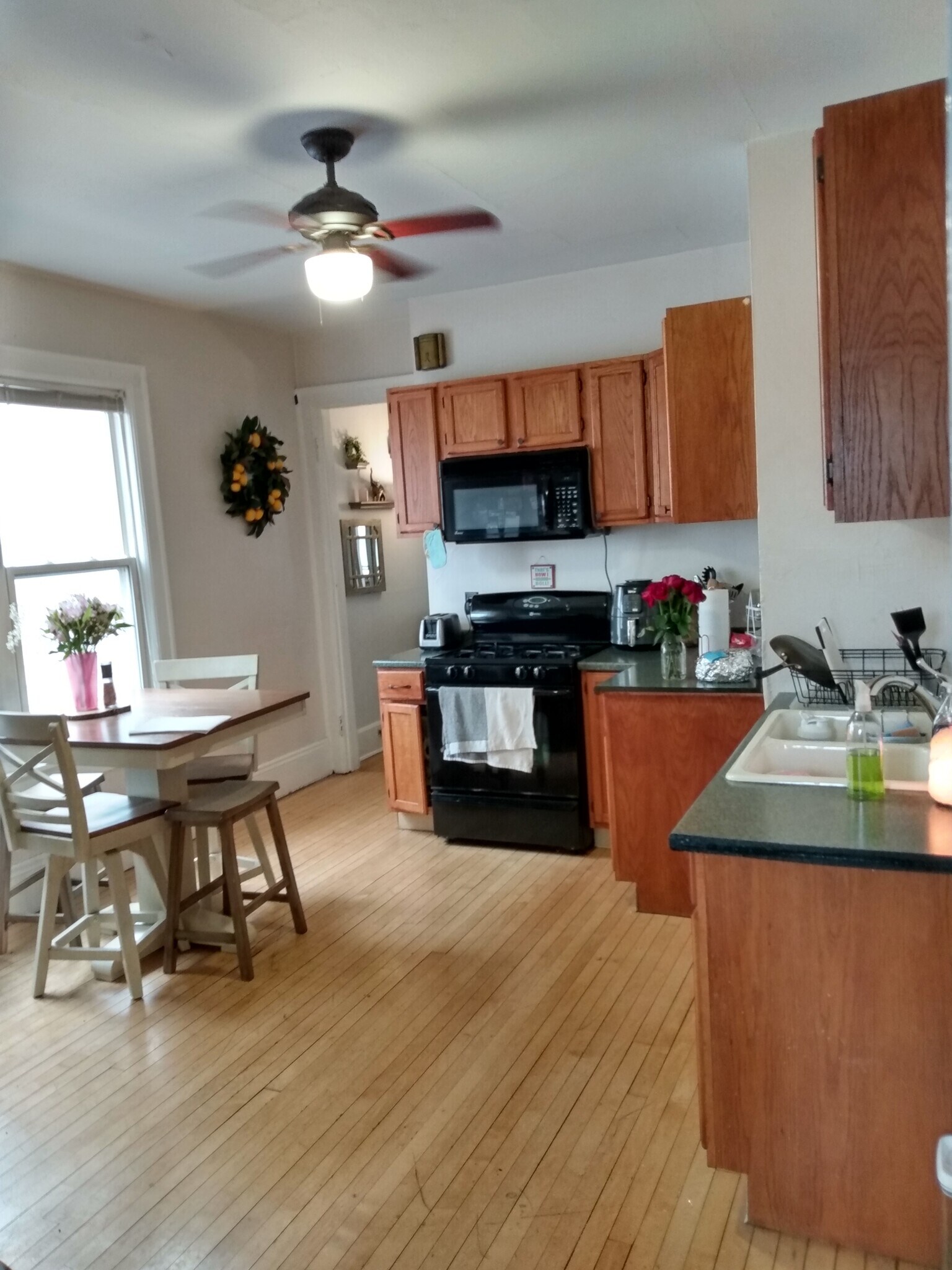 Building Photo - 2948 N Newhall St