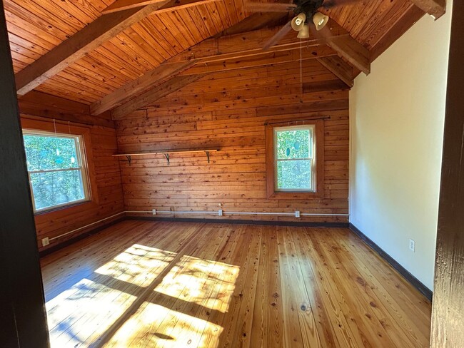 Building Photo - SECLUDED CABIN SANCTUARY!