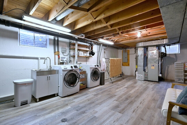 Building Photo - 2307 Edna Ave