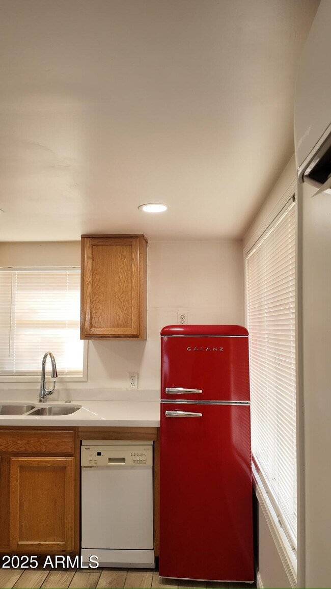 Building Photo - 1429 E Osborn Rd