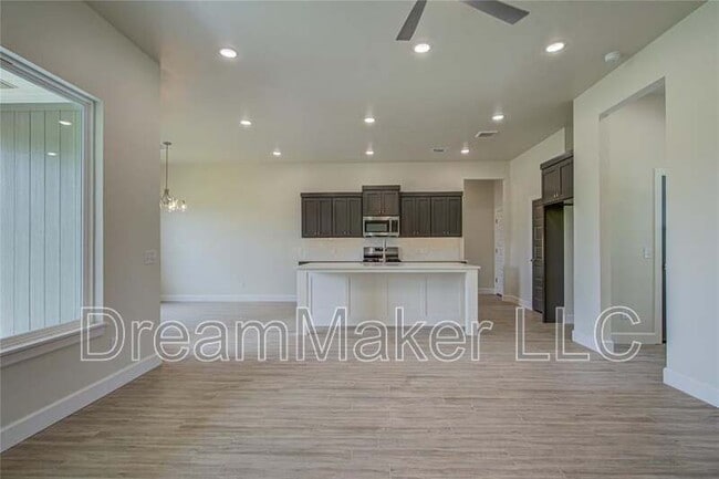 Building Photo - 207 Hope Ave