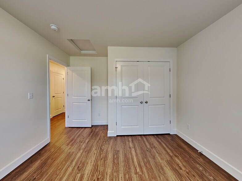 Building Photo - 13938 106th Ave E