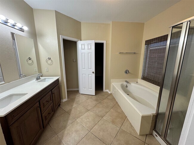 Building Photo - 12622 Riverhill Ct