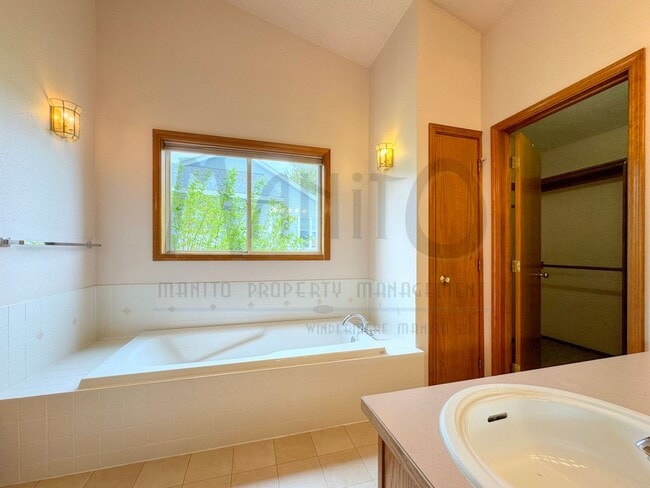 Building Photo - 5002 S Morrill Ln