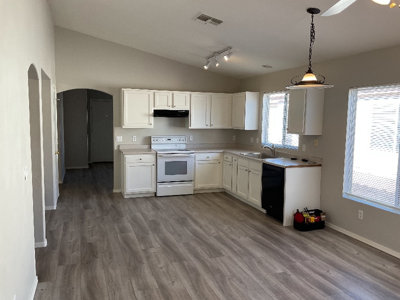 Building Photo - 13001 N Cesar Chavez Dr