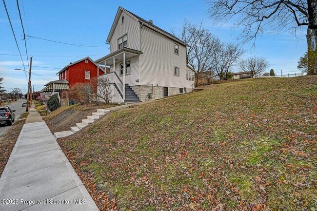 Building Photo - 2725 Cedar Ave