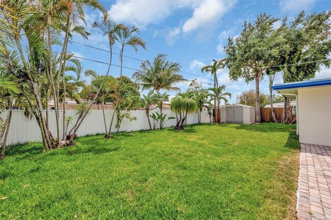 Building Photo - 3480 SW 20th St