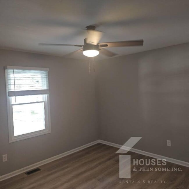 Building Photo - 511 Hampton Ave