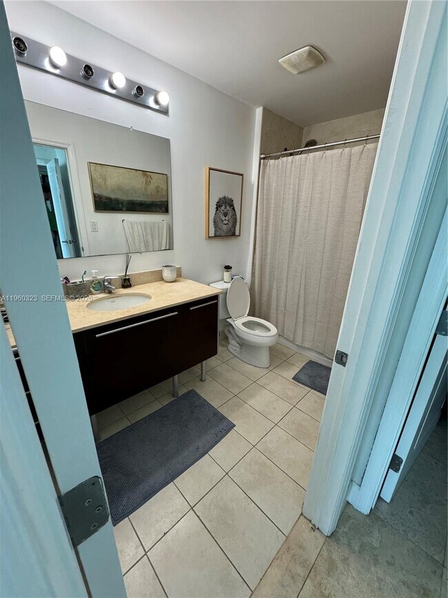 Building Photo - 1900 N Bayshore Dr