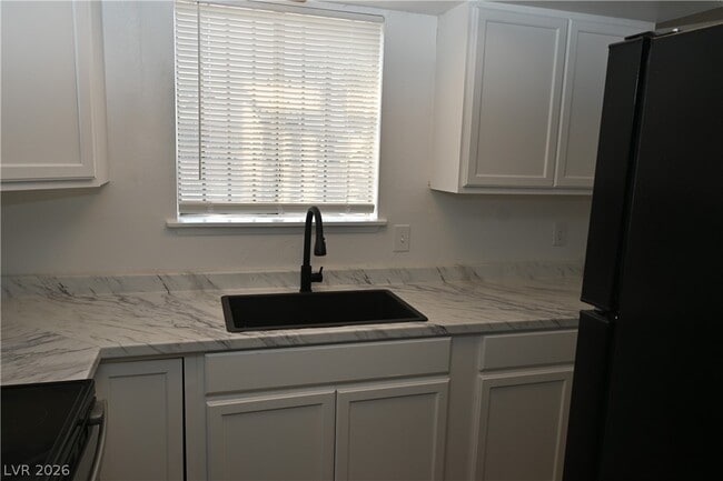 Building Photo - 2301 Stewart Ave