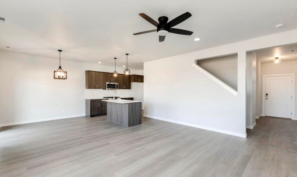 Building Photo - 5034 S Amorita Ave