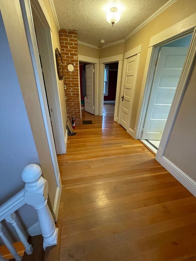 Building Photo - 2002 NE 13th Ave