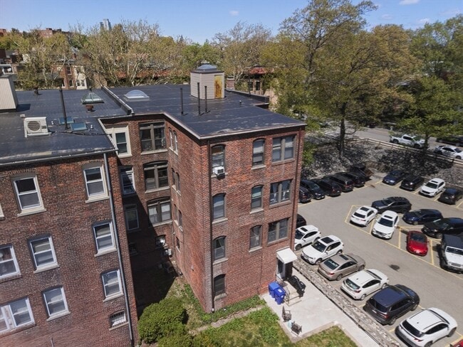 Building Photo - 12 Parkman St