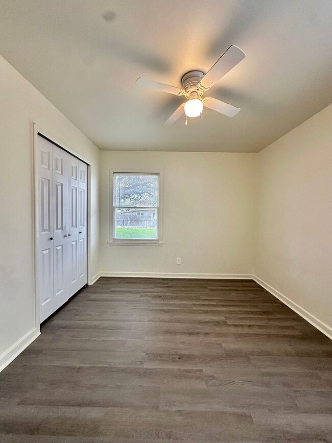 Building Photo - COMING MARCH 2026 - Cozy 3-Bedroom Home w/ Fully Renovated Kitchen!!