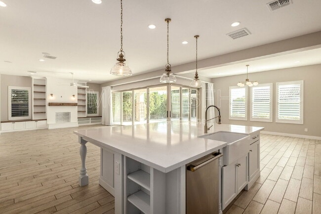 Building Photo - 10627 E Tumbleweed Ave