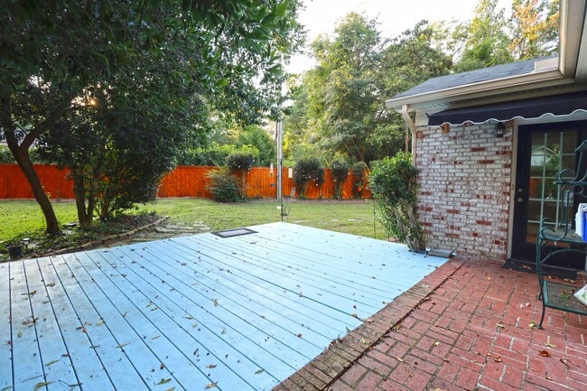 Building Photo - Updated 3 bedroom 2.5 bath home in Sherwood Forest