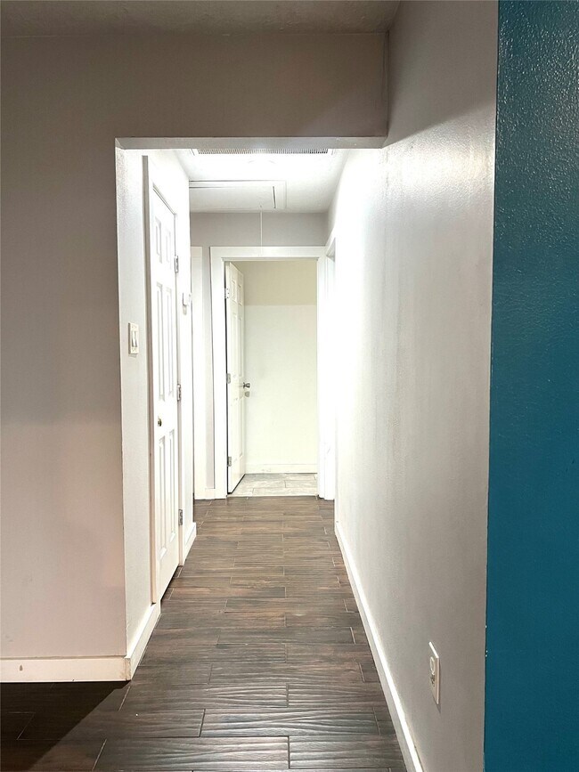 Building Photo - 10515 Sagewind Dr