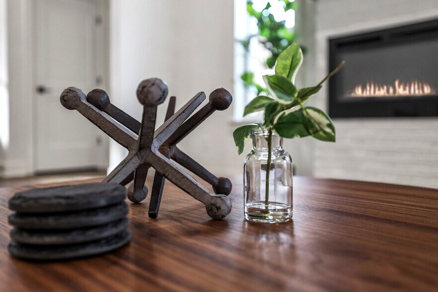 Building Photo - 109 NW Ozark Wy