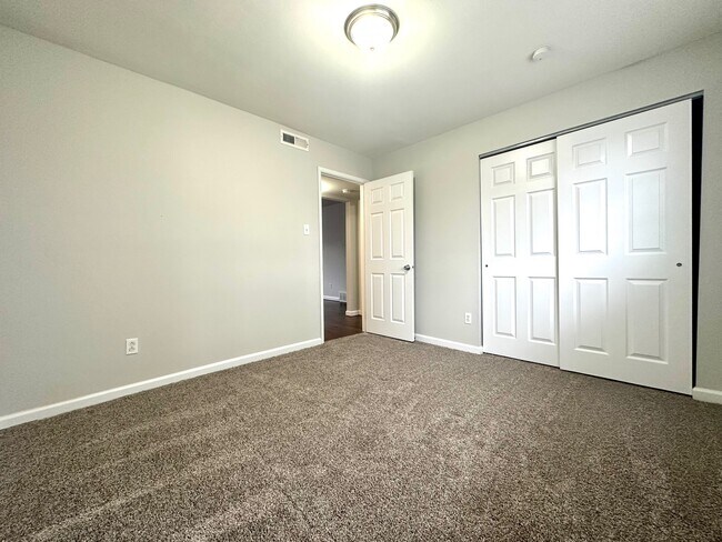 Building Photo - 1523 Leeshores Ln