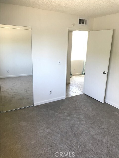 Building Photo - 454 E Ave Q3
