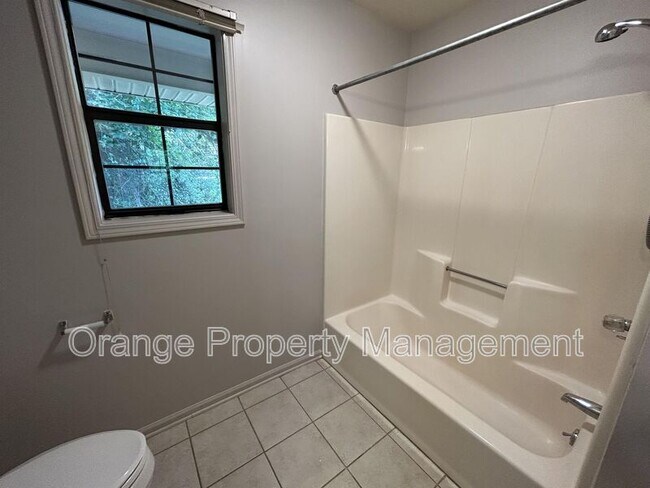 Building Photo - 204 Calhoun St