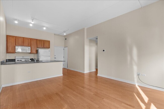 Building Photo - 4015 N Milwaukee Ave