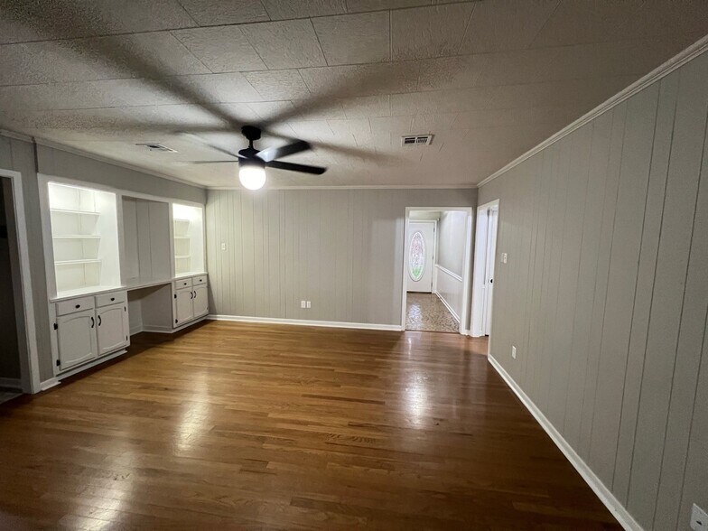 Building Photo - 110 Highland Dr