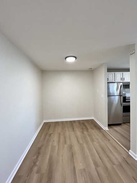 1 BDR DINING AREA - Fernwood Apartments