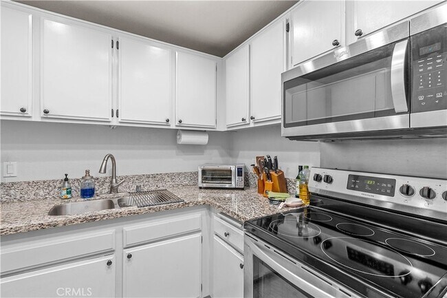 Building Photo - 22886 Hilton Head Dr