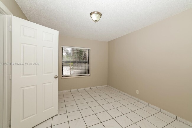 Building Photo - 5168 Edgecliff Ave