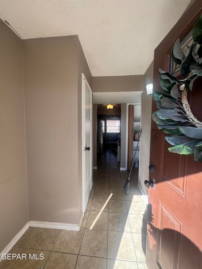 Building Photo - 701 Porras Dr