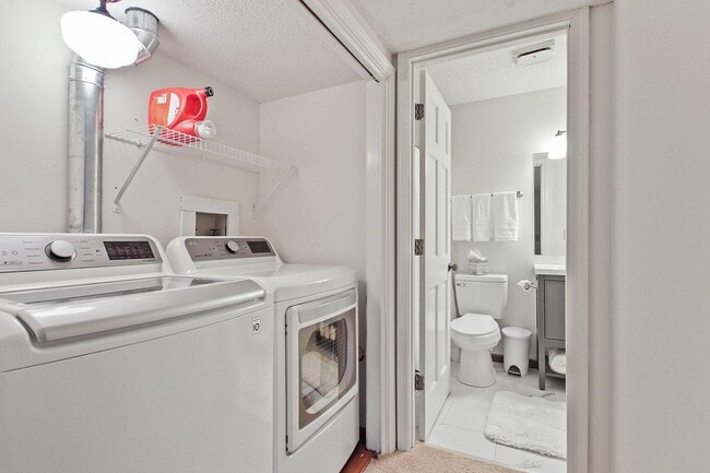 Building Photo - 2804 Melody Ln