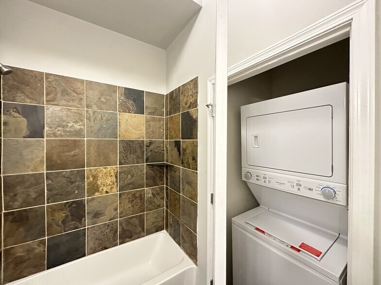 Building Photo - 1464 S Michigan Ave