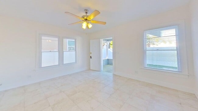Building Photo - 1BR/1BA + Bonus Room Near Downtown St. Pete | 768 Sq Ft