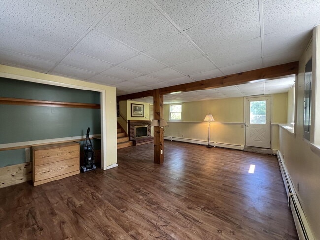 Building Photo - "Charming 3-Bed, 2-Bath Gem on Pearl Street – Your Ideal Bangor Retreat!"