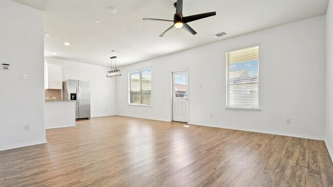 Building Photo - 141 Miracle Dr