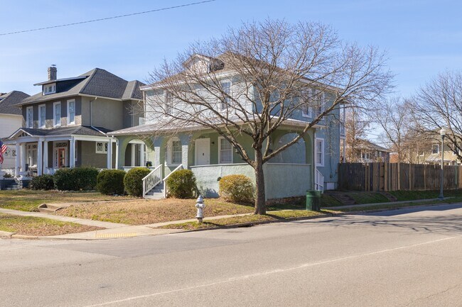 Building Photo - 2922 Noble Ave