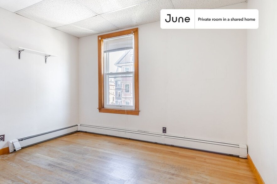 Building Photo - Room in Shared 5 bed/1 bath home
