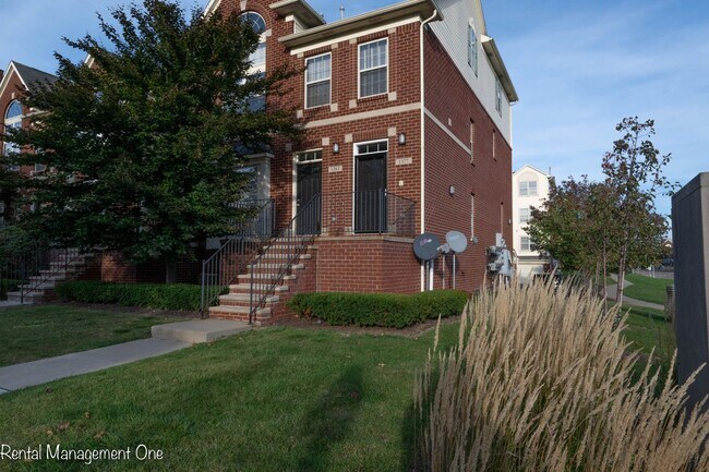 Building Photo - Beautiful Location