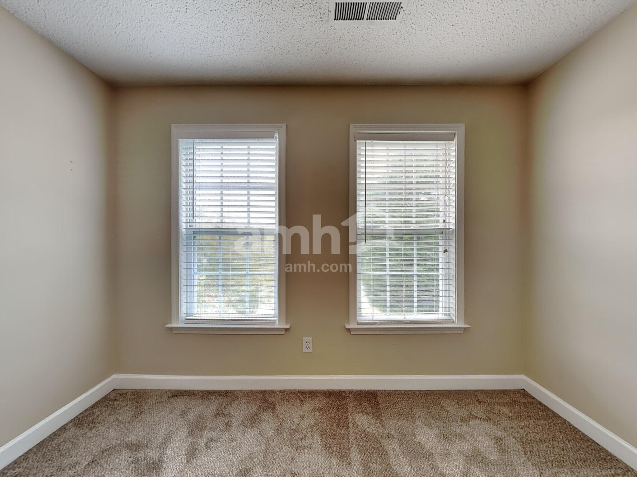 Building Photo - 401 Tar Heel Ln