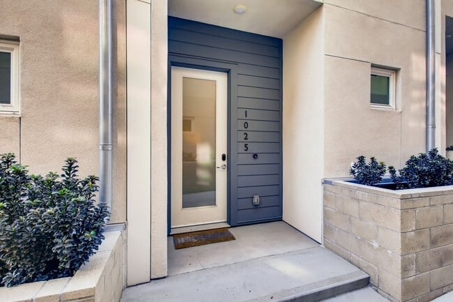 Building Photo - Beautiful Modern Home for Rent in San Diego – Prime Location!