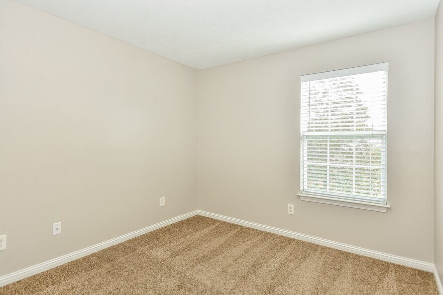 Building Photo - 601 Mable Dr