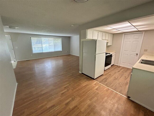 Building Photo - 309/311 Baker St Duplex