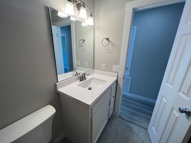 Building Photo - Remodeled 3 bedroom/2 bathroom home with d...