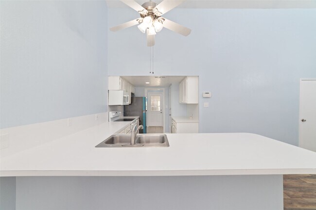 Building Photo - 17 April Point Dr N