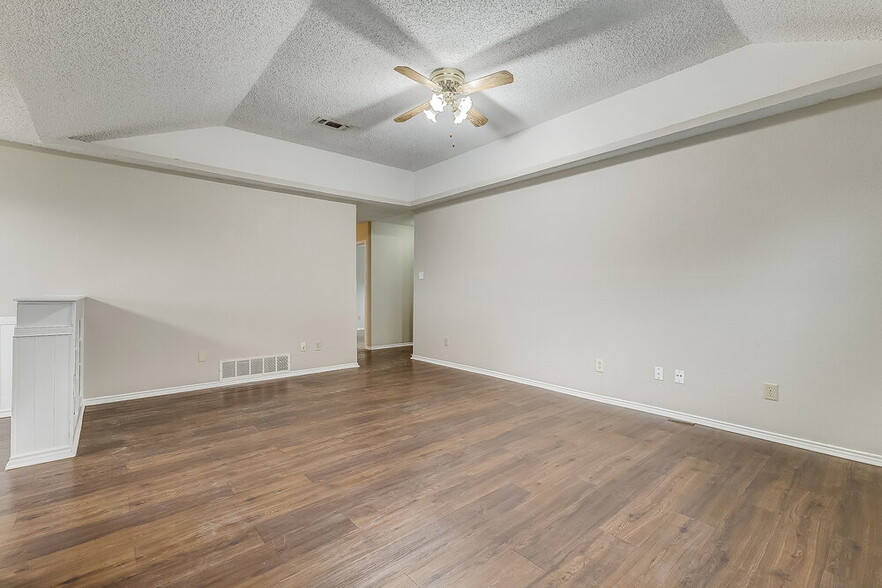 Building Photo - 1228 Nelson Pl